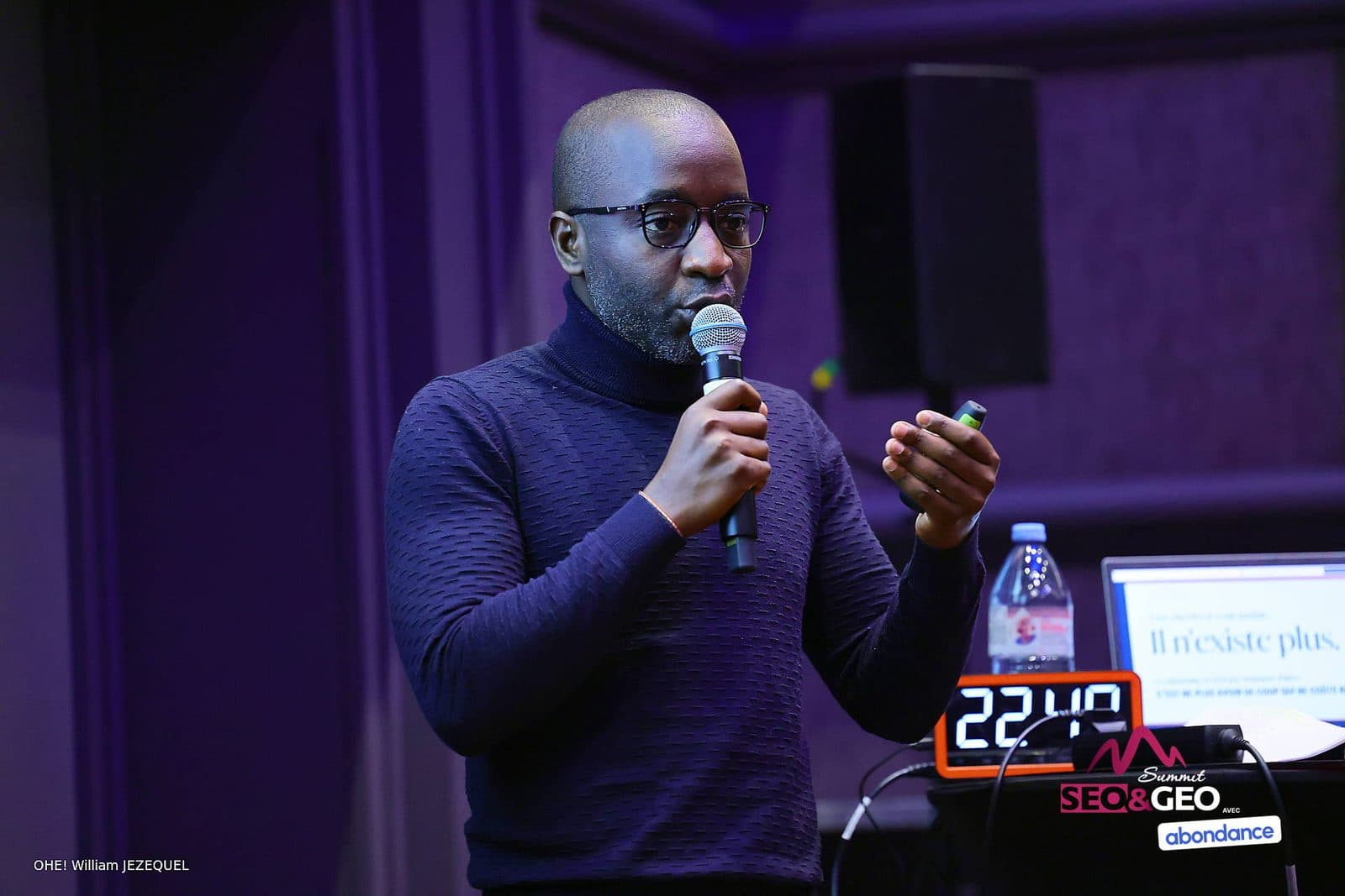 Hervé Nguetsop explique le zugzwang commercial pendant sa conférence au SEO & GEO Summit 2026